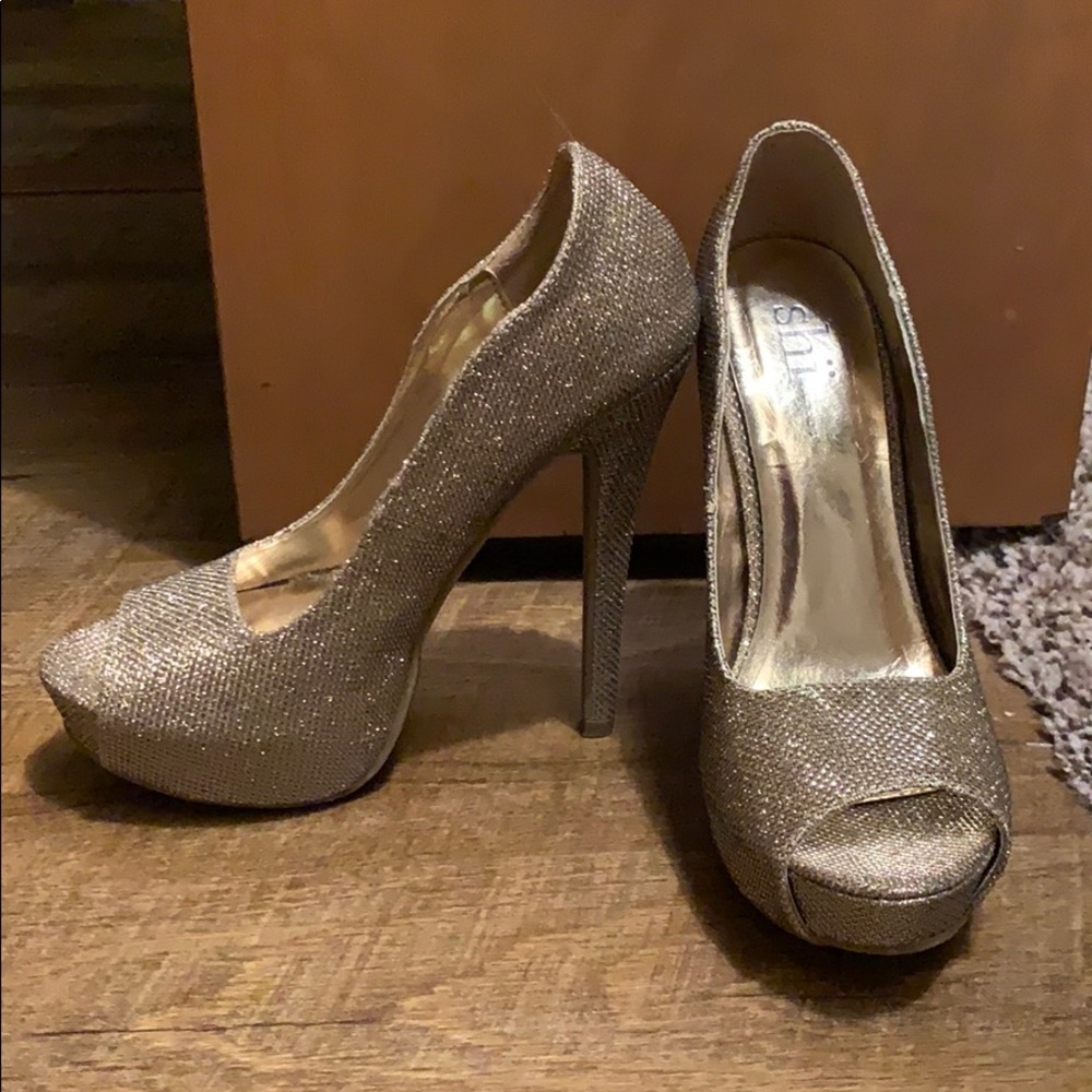 High heels - Picture 2 of 3